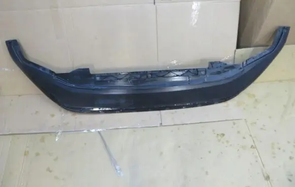 Front bumper lip