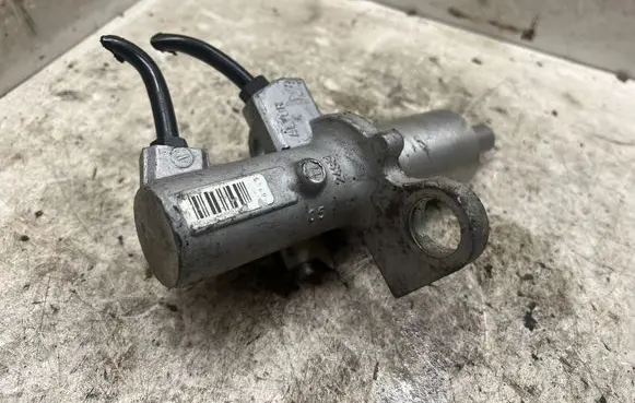 Audi A4 S4 B7 8E 8H Master brake cylinder