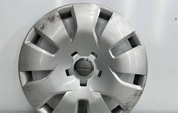 Audi A5 8T 8F R16 wheel hub/cap/trim 8k0601147