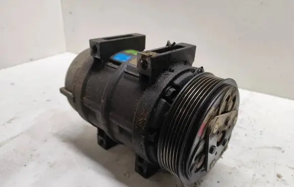 Volvo V70 Air conditioning (A/C) compressor (pump) 8708581