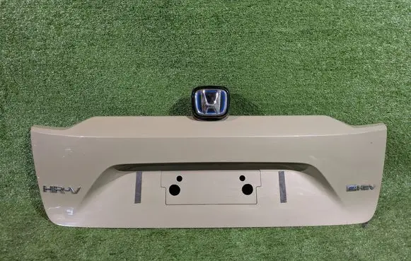Honda HR-V Tailgate trim 