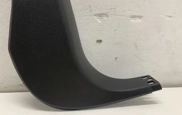 Foot area side trim