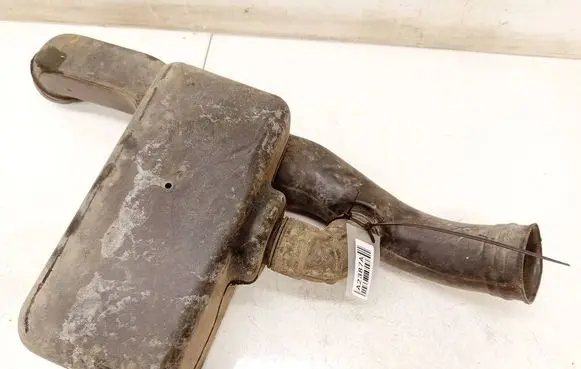 Nissan Serena Intake resonator 165569C001