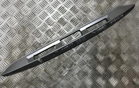 Trunk door license plate light bar