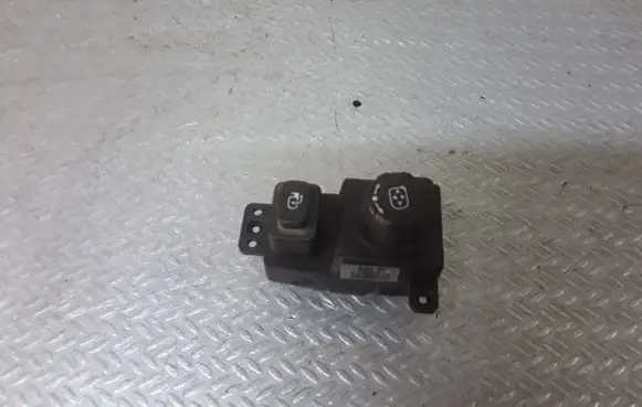 Wing mirror switch