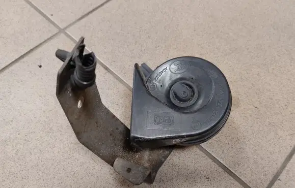 Volkswagen PASSAT B6 Horn signal A046522