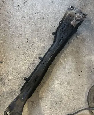 Nissan Almera N16 Gearbox mounting bracket