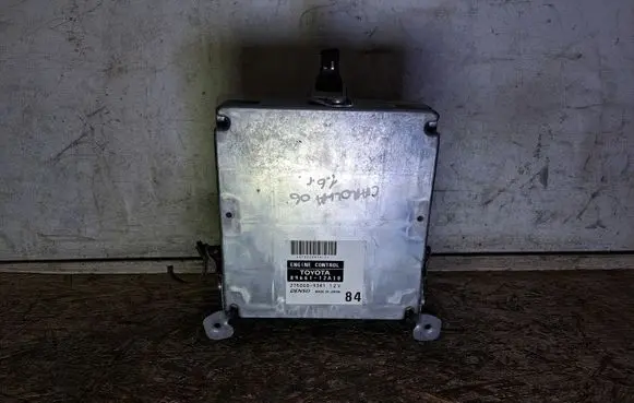 Toyota Corolla E120 E130 Engine control unit/module 8966112A10 2750009341