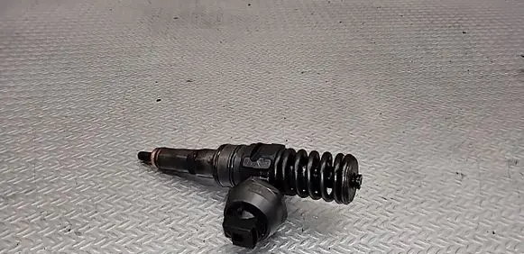 Skoda Octavia Mk2 (1Z) Fuel injector 038130073AG