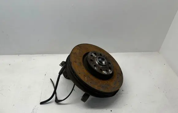 Volkswagen PASSAT B7 Front wheel hub 230302