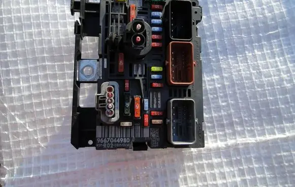 Peugeot 3008 I Fuse module 9667044980 BSMR02