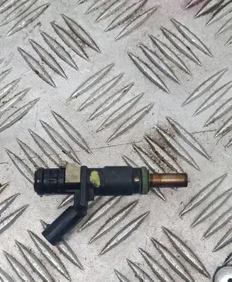Mercedes-Benz E W211 Fuel injector A2720780249 8096B01104