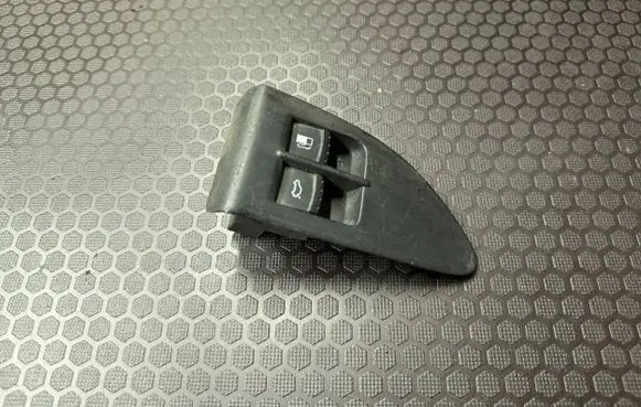 Volkswagen PASSAT B5.5 Tailgate opening switch 1J0959831A 1J0959833A