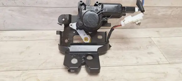 Mazda 3 I Tailgate/trunk/boot lock/catch/latch 