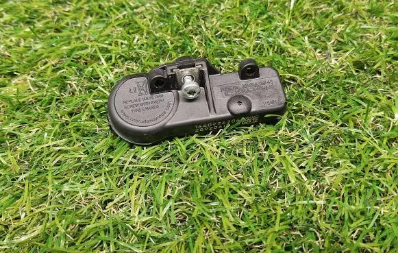 Saturn Vue Tire pressure sensor 25920615