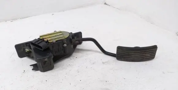 Mitsubishi Grandis Accelerator throttle pedal APM30005 46040036