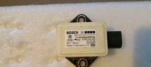 Audi A4 S4 B7 8E 8H Acceleration sensor 8E0907637 8E0907637C