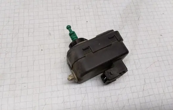 Volvo V70 Headlight level adjustment motor 