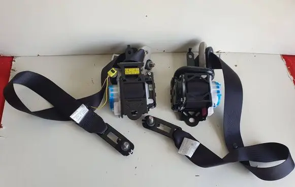 Mazda 3 III Front seatbelt tkah2eh958 tkah2eh959