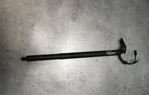 BMW 2 F46 Shock absorber/damper mounting bracket 9465655