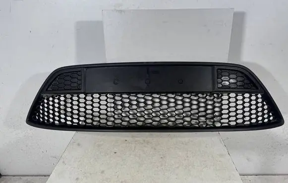Ford Focus Front bumper upper radiator grill 8M5117B968D 8M5117B968