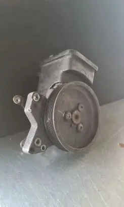 BMW 5 E60 E61 Power steering pump 7787106