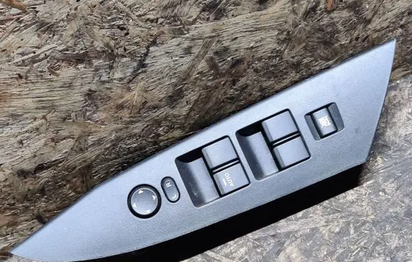 Mazda 3 II Electric window control switch BBM266350B