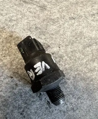 Toyota Corolla Verso AR10 Oil pressure sensor 