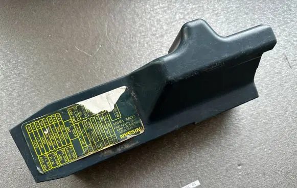 Nissan Patrol Y61 Fuse box cover 24382VB005