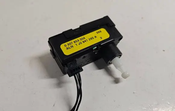 Headlight level adjustment motor