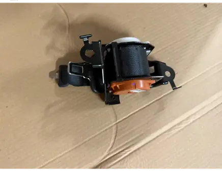 Middle seatbelt (rear)