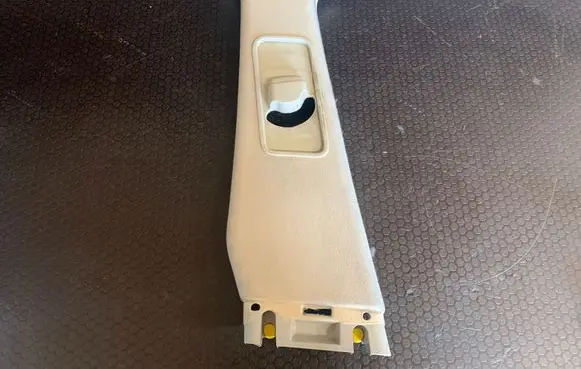 Land Rover Range Rover Sport L320 (B) pillar trim (top) 631240092 106643 SEQ7279