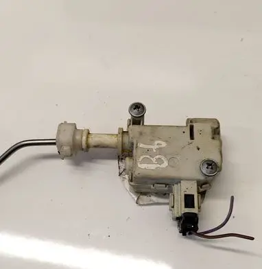 Volkswagen PASSAT CC Central locking motor 