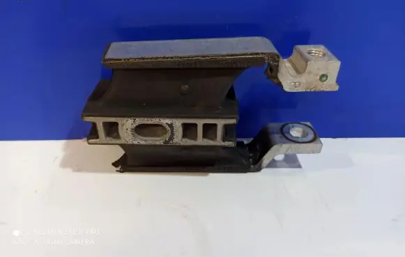 Volvo S60 Engine mount bracket 31330594 31339956