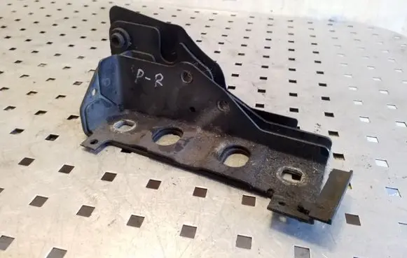 Land Rover Range Rover Sport L320 Fender mounting bracket 