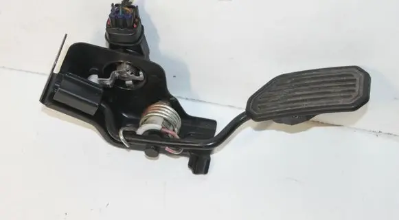 Toyota Avensis T250 Accelerator throttle pedal