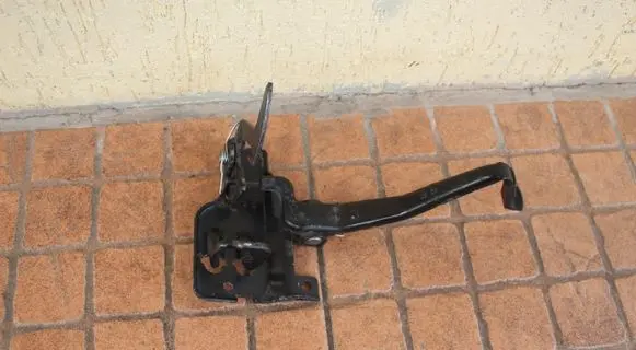 Audi A4 S4 B6 8E 8H Engine bonnet/hood lock/latch loop/hook 8E0823480D