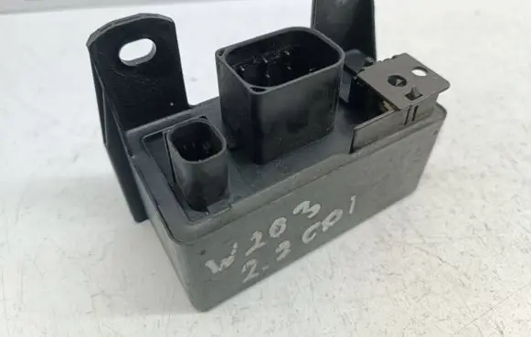 Mercedes-Benz C W203 Glow plug pre-heat relay 0255452832