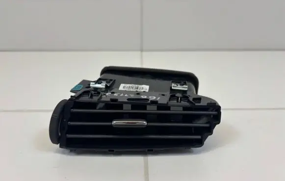 Nissan Qashqai Rear air vent grill 6875HV50B