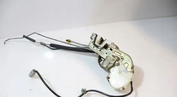 Honda CR-V Front door lock