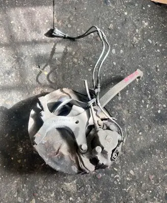 Mercedes-Benz E W210 Front wheel hub spindle knuckle 2102201