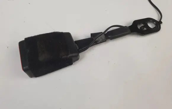 Peugeot 2008 I Front seatbelt buckle