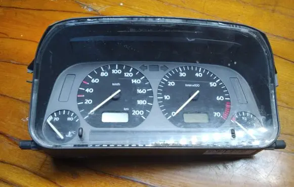Volkswagen Golf III Speedometer (instrument cluster) 1H0919860