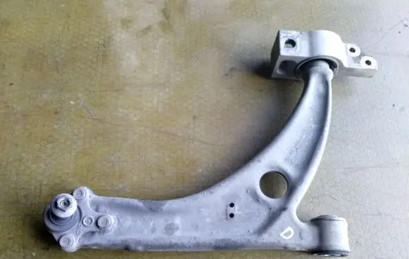 Volkswagen PASSAT B6 Front lower control arm/wishbone 3C0407153B