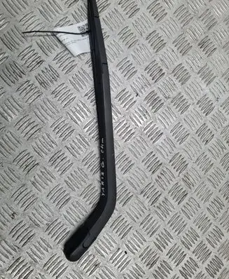 Rear wiper blade arm
