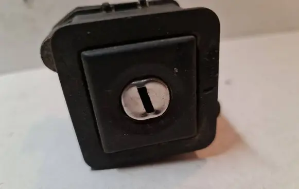 Volkswagen PASSAT B3 Tailgate exterior lock 357827571D 357827571E