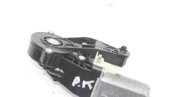 Mercedes-Benz C W204 Seat adjustment motor 0390203367