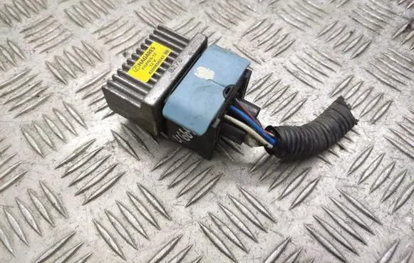 Nissan Qashqai+2 Glow plug pre-heat relay 8200859243