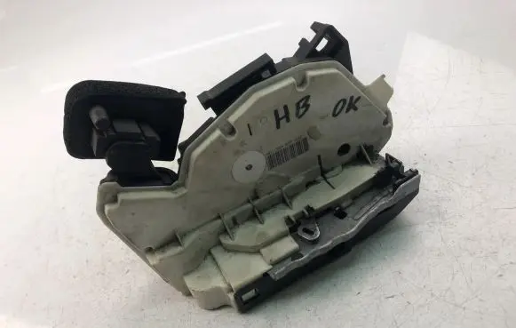 Volkswagen Polo V 6R Coupe door lock (next to the handle) 5K4839016F