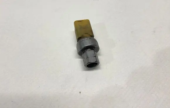 Peugeot 5008 II Air conditioning (A/C) pressure sensor 9673006380 6455CK